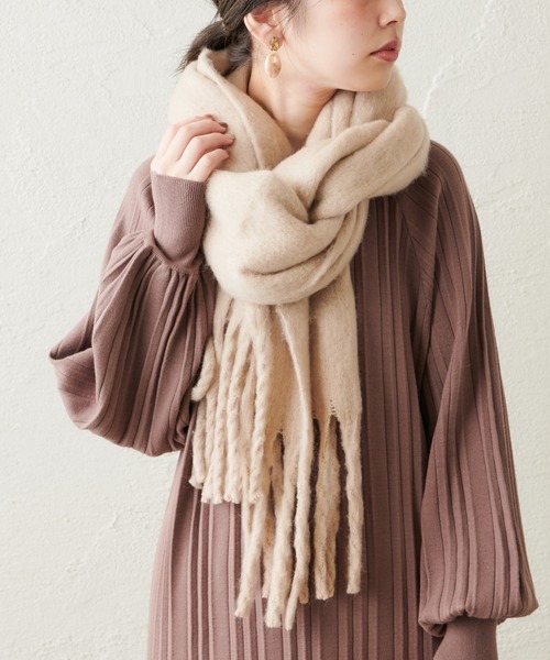 natural couture(ナチュラルクチュール)の「【WEB限定】ボリュームフリンジマフラー(ストール/ショール・レディース・モカ/グレイッシュベージュ/アイボリー/ブルー・FREE)」の1枚目の写真