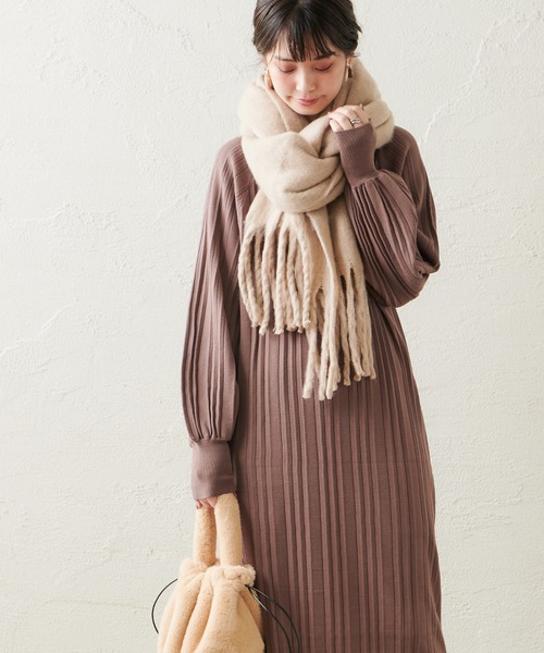 natural couture(ナチュラルクチュール)の「【WEB限定】ボリュームフリンジマフラー(ストール/ショール・レディース・モカ/グレイッシュベージュ/アイボリー/ブルー・FREE)」の7枚目の写真