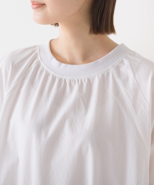 OMNES（オムネス）の「塩縮加工 タイプライター リブ切替ラグランプルオーバー（シャツ/ブラウス・レディース・ホワイト/ブラック/ベージュ/ブルー系その他/サックスブルー系/ブラウン/ライトグレー/モカ・FREE）」の9枚目の写真