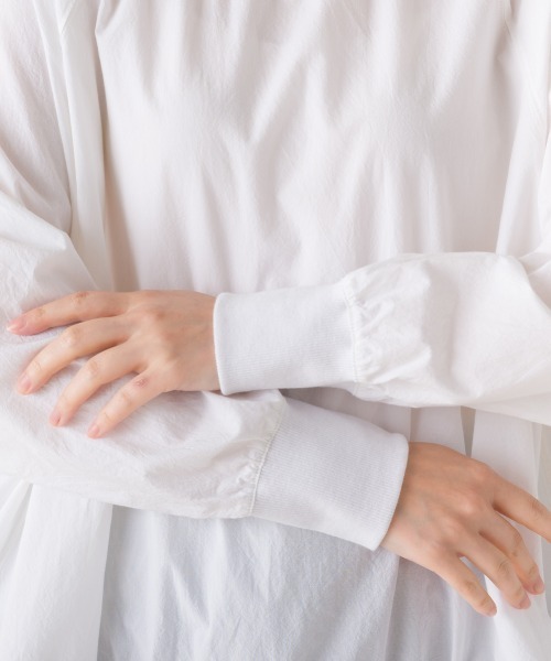 OMNES（オムネス）の「塩縮加工 タイプライター リブ切替ラグランプルオーバー（シャツ/ブラウス・レディース・ホワイト/ブラック/ベージュ/ブルー系その他/サックスブルー系/ブラウン/ライトグレー/モカ・FREE）」の10枚目の写真