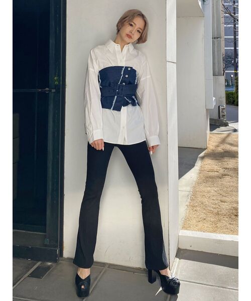 EMODA（エモダ）の「フリンジビスチェシャツ（シャツ/ブラウス・レディース・インディゴブルー/ベージュ/ブラック・FREE）」の11枚目の写真