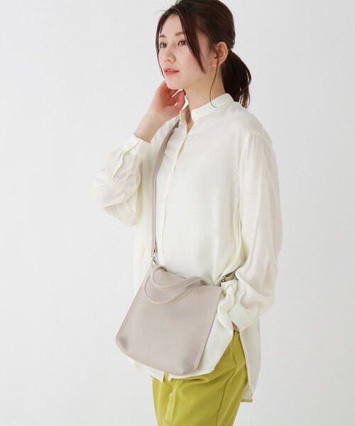 SHOO・LA・RUE（シューラルー）の「◆一枚革風ハトメショルダー（ショルダーバッグ・レディース・ブラック/ナチュラル/ブラウン系・00）」の9枚目の写真