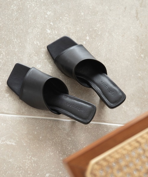 rectangle（レクタングル）の「スクエアトゥヒールサンダル（サンダル・レディース・ブラック/イエロー/グリーン/アイボリー・SMALL/MEDIUM/LARGE）」の3枚目の写真