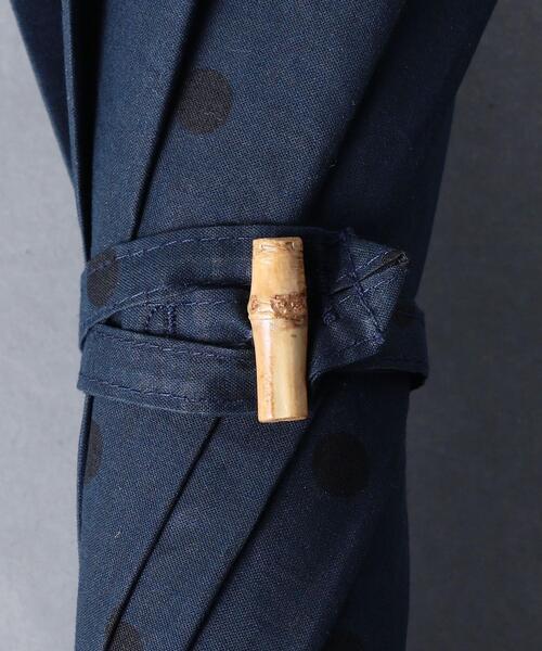 UNITED ARROWS(ユナイテッドアローズ)の「UBSC ドット ショート 晴雨兼用傘(長傘・レディース・ブラック/ネイビー・FREE)」の7枚目の写真