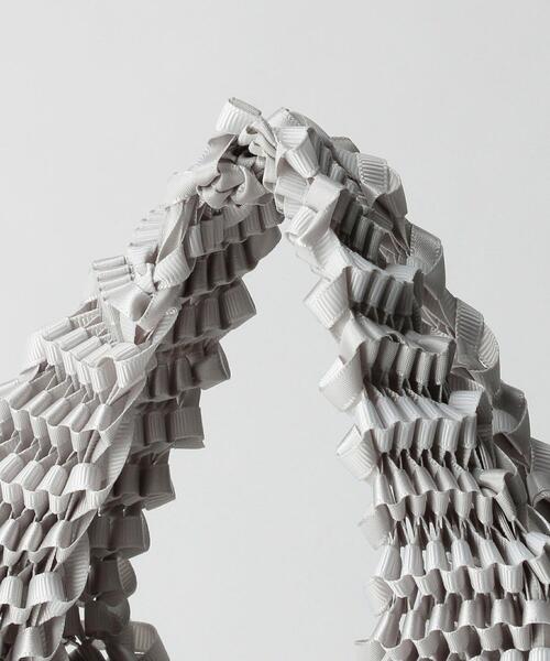 BEAUTY&YOUTH UNITED ARROWS（ビューティーアンドユースユナイテッドアローズ）の「BY リボンテープトライアングルバッグ ◆（ハンドバッグ・レディース・ライトグレー/ケリー・FREE）」の3枚目の写真