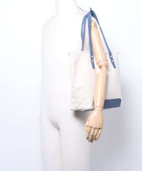 KOBE LETTUCE（コウベレタス）の「フリンジキャンバストートバッグ（トートバッグ・レディース・ブルー系その他/ブラック/ベージュ・FREE）」の5枚目の写真