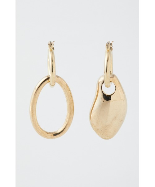 SLY（スライ）の「ASYMMETRY CHARM P/EARRING（ピアス（両耳用）・レディース・ゴールド/シルバー・FREE）」の2枚目の写真