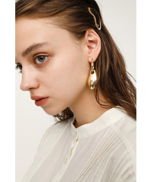 SLY（スライ）の「ASYMMETRY CHARM P/EARRING（ピアス（両耳用）・レディース・ゴールド/シルバー・FREE）」の18枚目の写真