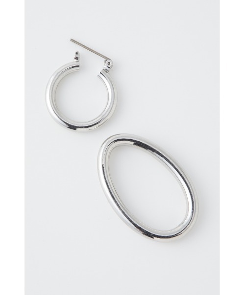 SLY（スライ）の「ASYMMETRY CHARM P/EARRING（ピアス（両耳用）・レディース・ゴールド/シルバー・FREE）」の17枚目の写真