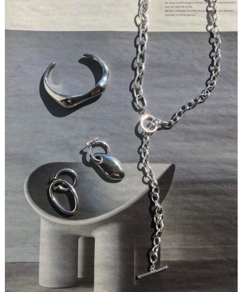 SLY（スライ）の「ASYMMETRY CHARM P/EARRING（ピアス（両耳用）・レディース・ゴールド/シルバー・FREE）」の4枚目の写真