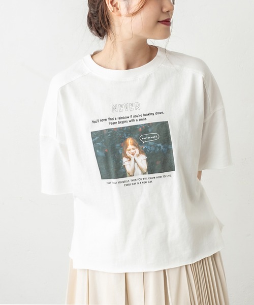 PUAL CE CIN(ピュアルセシン)の「フォトプリントショート丈ショートスリーブTシャツ(Tシャツ/カットソー・レディース・ホワイト系1/ホワイト系2/ライトグレー/ベージュ・FREE)」の1枚目の写真