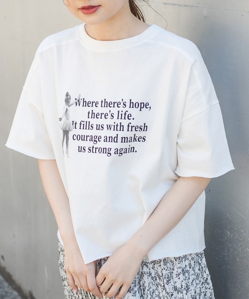 PUAL CE CIN(ピュアルセシン)の「フォトプリントショート丈ショートスリーブTシャツ(Tシャツ/カットソー・レディース・ホワイト系1/ホワイト系2/ライトグレー/ベージュ・FREE)」の2枚目の写真