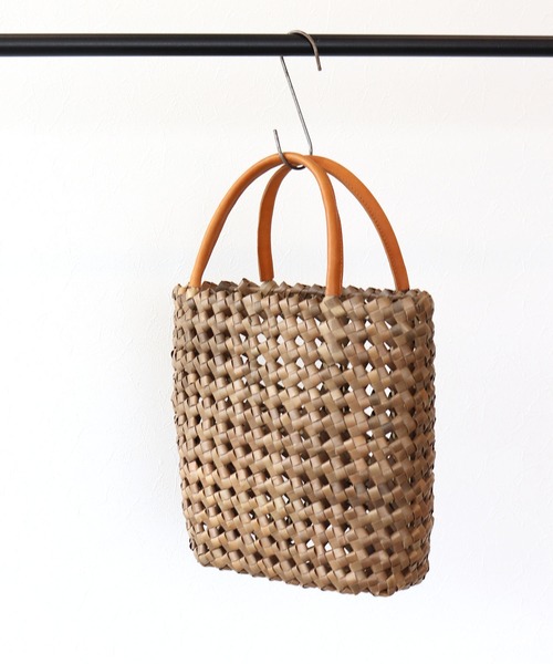 DRESSLAVE（ドレスレイブ）の「FARROW / carrie micro bag(格子編みかごトートバッグ)（かごバッグ・レディース・ベージュ・FREE）」の6枚目の写真