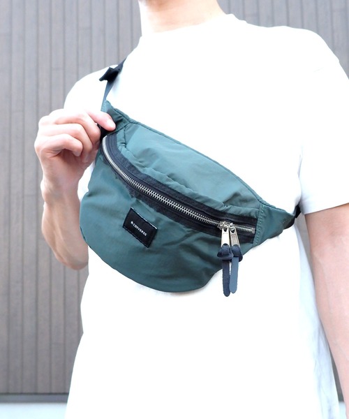 CONVERSE（コンバース）の「CONVERSE　STANDARD NYLON  WAIST BAG（ボディバッグ/ウエストポーチ・レディース・ブラック/ベージュ/ブラウン/グリーン・FREE）」の4枚目の写真