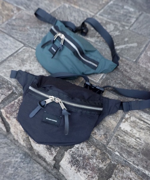 CONVERSE（コンバース）の「CONVERSE　STANDARD NYLON  WAIST BAG（ボディバッグ/ウエストポーチ・レディース・ブラック/ベージュ/ブラウン/グリーン・FREE）」の2枚目の写真