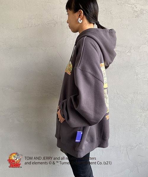 B ONE SOUL（ビーワンソウル）の「【WEB限定】[SEQUENCE BY B-ONE-SOUL/シークエンス] トムとジェリー コミックプリントプルオーバーパーカー（パーカー・レディース・チャコールグレー/パープル/オートミール・M/L/XL）」の11枚目の写真
