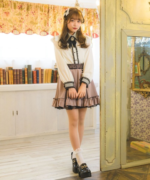 ROJITA（ロジータ）の「配色チュールフリル衿ブラウス（シャツ/ブラウス・レディース・パープル/ホワイト/ブラック・FREE）」の4枚目の写真