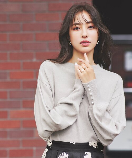 index(インデックス)の「◆【エマール検証済み】イタリア糸カフスボタンニット【WEB限定カラー・サイズ】(ニット/セーター・レディース・ライトグレー/ブラック/ブラウン系その他/ベビーピンク/グレー系4/ブルー・40/38/36/42)」の3枚目の写真