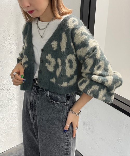 apres jour mignon（アプレジュールミニョン）の「起毛柄ショートカーディガン【ZOZOTOWN限定アイテム】（カーディガン/ボレロ・レディース・グレイッシュベージュ/その他/アイボリー/ダークブルー・フリー/X-LARGE）」の3枚目の写真