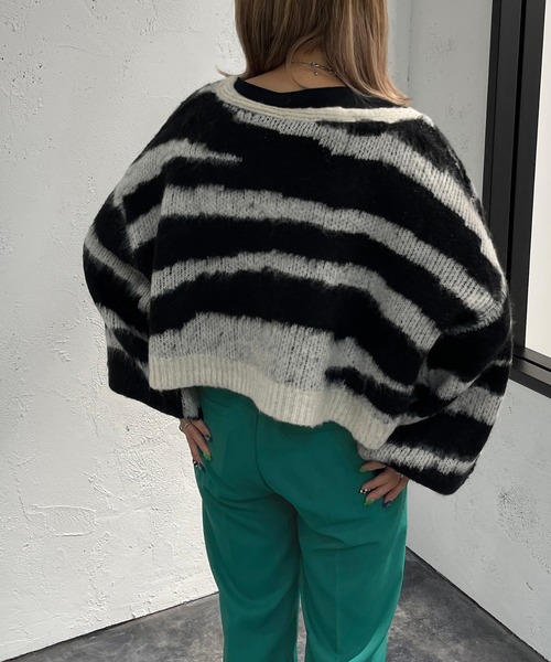 apres jour mignon（アプレジュールミニョン）の「起毛柄ショートカーディガン【ZOZOTOWN限定アイテム】（カーディガン/ボレロ・レディース・グレイッシュベージュ/その他/アイボリー/ダークブルー・フリー/X-LARGE）」の7枚目の写真