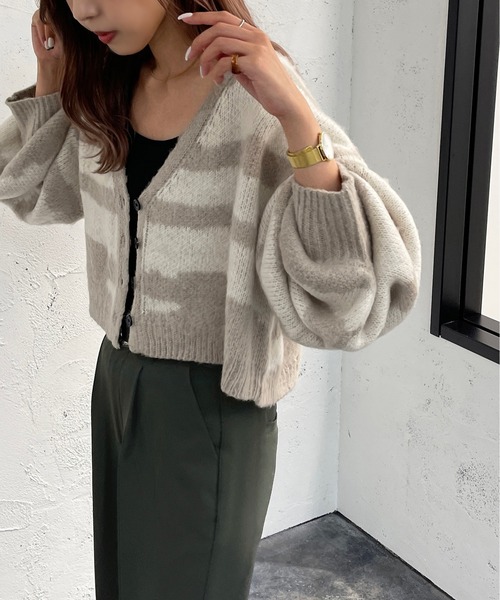 apres jour mignon（アプレジュールミニョン）の「起毛柄ショートカーディガン【ZOZOTOWN限定アイテム】（カーディガン/ボレロ・レディース・グレイッシュベージュ/その他/アイボリー/ダークブルー・フリー/X-LARGE）」の11枚目の写真