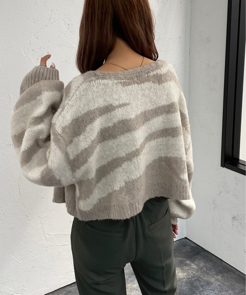 apres jour mignon（アプレジュールミニョン）の「起毛柄ショートカーディガン【ZOZOTOWN限定アイテム】（カーディガン/ボレロ・レディース・グレイッシュベージュ/その他/アイボリー/ダークブルー・フリー/X-LARGE）」の14枚目の写真