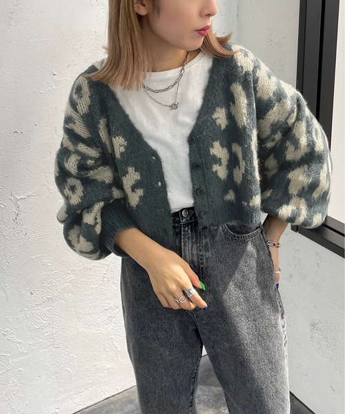 apres jour mignon（アプレジュールミニョン）の「起毛柄ショートカーディガン【ZOZOTOWN限定アイテム】（カーディガン/ボレロ・レディース・グレイッシュベージュ/その他/アイボリー/ダークブルー・フリー/X-LARGE）」の18枚目の写真
