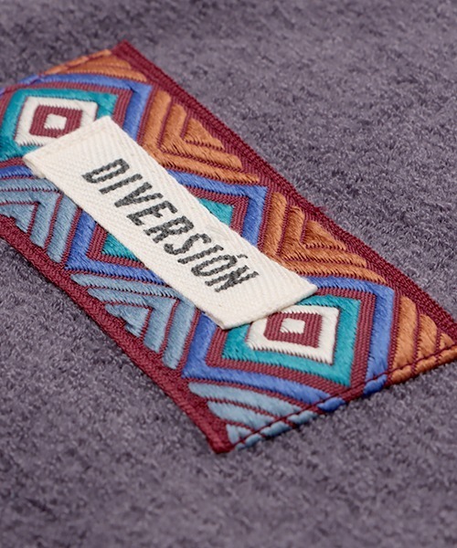 チチカカ（チチカカ）の「ブークレ裏起毛テープロゴプルオーバー（スウェット・レディース・パープル/ライム/ブラック・FREE）」の9枚目の写真