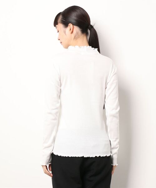 Samansa Mos2 blue（サマンサモスモスブルー）の「フリルネックロンT（Tシャツ/カットソー・レディース・ブラック/ベージュ/オフホワイト・MEDIUM/LARGE）」の5枚目の写真