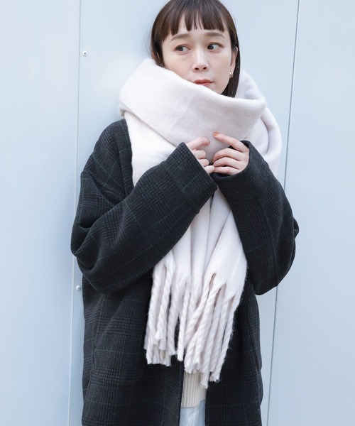 studio CLIP（スタディオクリップ）の「太フリンジストール（ストール/ショール・レディース・パープル/イエロー/グリーン/オフホワイト・FREE）」の2枚目の写真