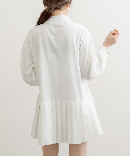 OLIVE des OLIVE(オリーブデオリーブ)の「プリーツチュニック(シャツ/ブラウス・レディース・オフホワイト/ブラック/スミクロ・FREE)」の11枚目の写真