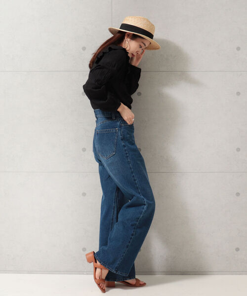 fredy repit(フレディレピ)の「センタープレス ストレートデニムパンツ(デニムパンツ・レディース・ライトブルー/ネイビー・38/36)」の17枚目の写真