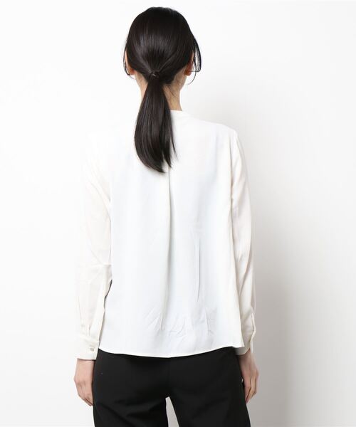 GeeRA(ジーラ)の「フロントタック2WAYブラウス(シャツ/ブラウス・レディース・ベージュ/オフホワイト/ブラック/ラベンダー/ブルー・MEDIUM/LARGE)」の20枚目の写真