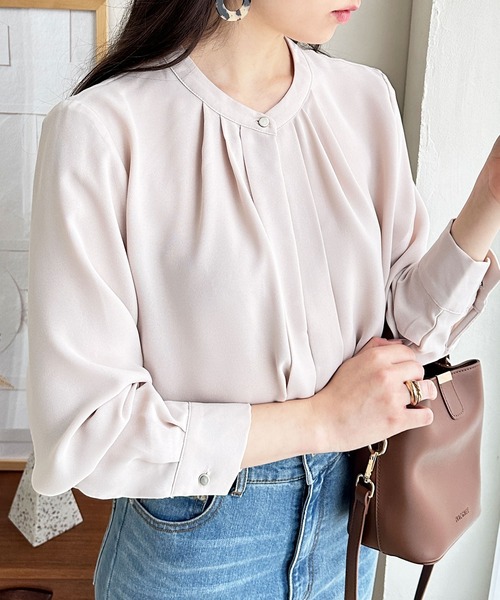 GeeRA(ジーラ)の「フロントタック2WAYブラウス(シャツ/ブラウス・レディース・ベージュ/オフホワイト/ブラック/ラベンダー/ブルー・MEDIUM/LARGE)」の1枚目の写真