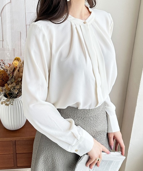 GeeRA(ジーラ)の「フロントタック2WAYブラウス(シャツ/ブラウス・レディース・ベージュ/オフホワイト/ブラック/ラベンダー/ブルー・MEDIUM/LARGE)」の2枚目の写真