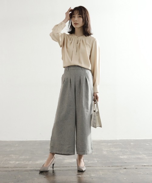 GeeRA(ジーラ)の「フロントタック2WAYブラウス(シャツ/ブラウス・レディース・ベージュ/オフホワイト/ブラック/ラベンダー/ブルー・MEDIUM/LARGE)」の6枚目の写真