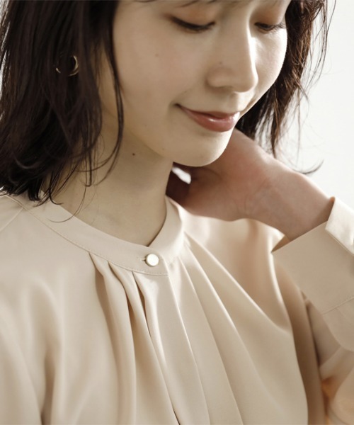 GeeRA(ジーラ)の「フロントタック2WAYブラウス(シャツ/ブラウス・レディース・ベージュ/オフホワイト/ブラック/ラベンダー/ブルー・MEDIUM/LARGE)」の12枚目の写真