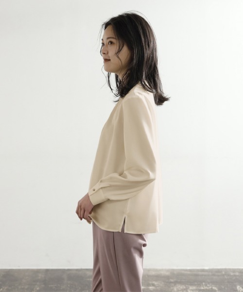 GeeRA(ジーラ)の「フロントタック2WAYブラウス(シャツ/ブラウス・レディース・ベージュ/オフホワイト/ブラック/ラベンダー/ブルー・MEDIUM/LARGE)」の15枚目の写真