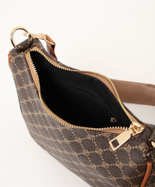 SPINNS（スピンズ）の「【2WAY仕様】ミニポーチ付き フェイクレザーモノグラムショルダーバッグ（ショルダーバッグ・レディース・ブラック/ベージュ/ブラウン・ONESIZE）」の5枚目の写真