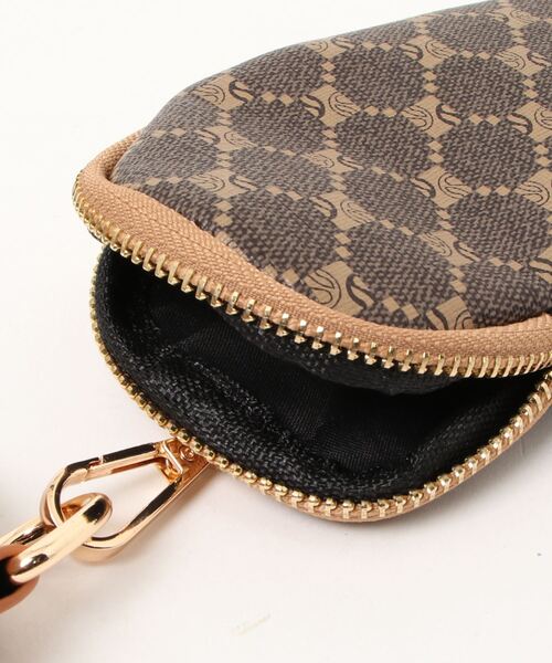 SPINNS（スピンズ）の「【2WAY仕様】ミニポーチ付き フェイクレザーモノグラムショルダーバッグ（ショルダーバッグ・レディース・ブラック/ベージュ/ブラウン・ONESIZE）」の7枚目の写真