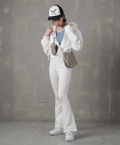 SPINNS（スピンズ）の「【2WAY仕様】ミニポーチ付き フェイクレザーモノグラムショルダーバッグ（ショルダーバッグ・レディース・ブラック/ベージュ/ブラウン・ONESIZE）」の13枚目の写真