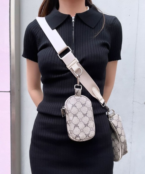 SPINNS（スピンズ）の「【2WAY仕様】ミニポーチ付き フェイクレザーモノグラムショルダーバッグ（ショルダーバッグ・レディース・ブラック/ベージュ/ブラウン・ONESIZE）」の22枚目の写真