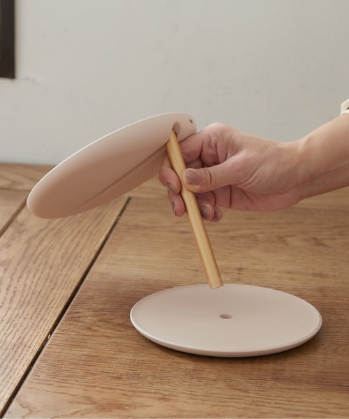 BIRTHDAY BAR（バースデイバー）の「TRAVEL MAKEUP MIRROR LED付き 折りたたみスタンドミラー（手鏡/メイクミラー・レディース・ホワイト/ピンク・フリー）」の19枚目の写真