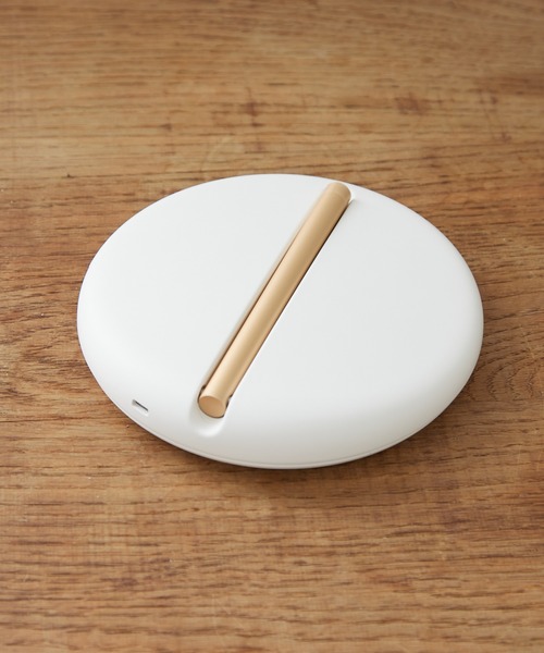 TRAVEL MAKEUP MIRROR LED付き 折りたたみスタンドミラー BIRTHDAY BAR（バースデイバー）の「TRAVEL MAKEUP MIRROR LED