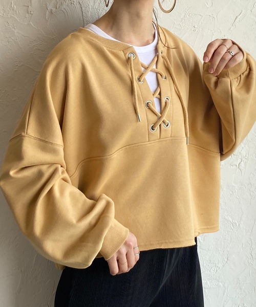 She's Closet（シーズクローゼット）の「編み上げレースアップリボン裏毛ショート丈長袖プルオーバースウェット（スウェット・レディース・アイボリー/オートミール/キャメル・FREE）」の3枚目の写真