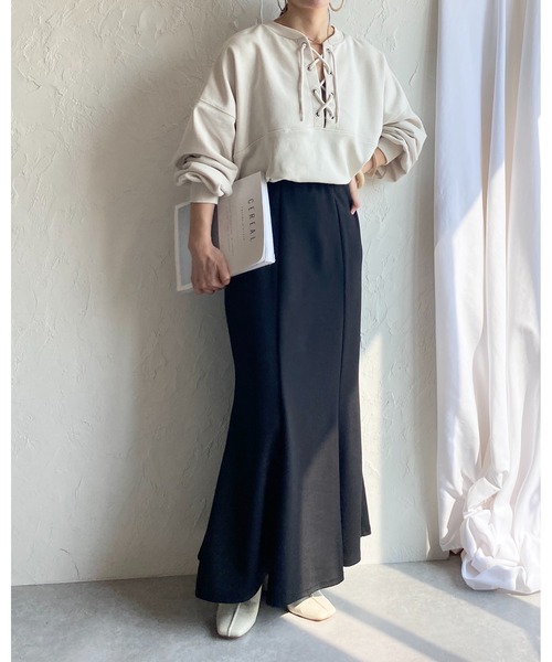 She's Closet（シーズクローゼット）の「編み上げレースアップリボン裏毛ショート丈長袖プルオーバースウェット（スウェット・レディース・アイボリー/オートミール/キャメル・FREE）」の5枚目の写真
