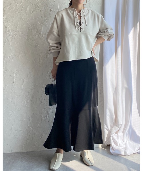 She's Closet（シーズクローゼット）の「編み上げレースアップリボン裏毛ショート丈長袖プルオーバースウェット（スウェット・レディース・アイボリー/オートミール/キャメル・FREE）」の20枚目の写真