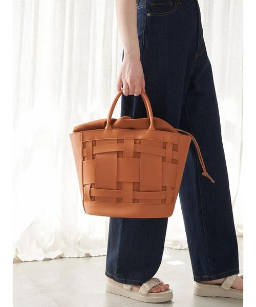 earth music&ecology（アースミュージックアンドエコロジー）の「巾着付きカットワークバッグ（トートバッグ・レディース・ブラック/キャメル・FREE）」の6枚目の写真