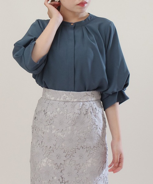 TRUDEA（トルディア）の「ボリュームスリーブブラウス（シャツ/ブラウス・レディース・アイボリー/ミント/チャコールグレー/ベージュ/ピンク/ブルーグリーン/グレー/ダークグリーン/ブラウン/ネイビー/パープル・LARGE/MEDIUM）」の9枚目の写真