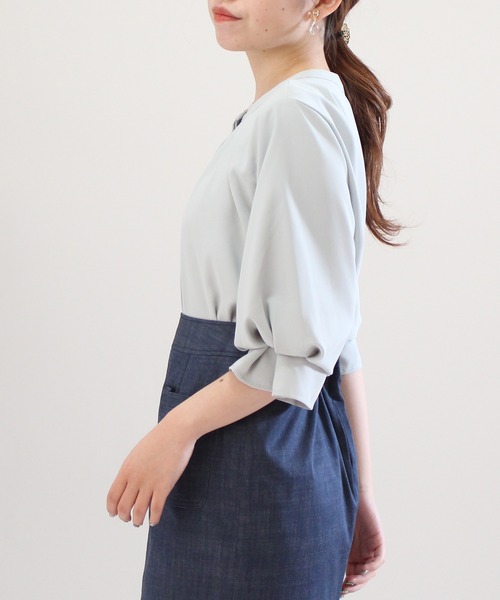 TRUDEA（トルディア）の「ボリュームスリーブブラウス（シャツ/ブラウス・レディース・アイボリー/ミント/チャコールグレー/ベージュ/ピンク/ブルーグリーン/グレー/ダークグリーン/ブラウン/ネイビー/パープル・LARGE/MEDIUM）」の21枚目の写真